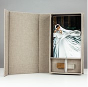 
Light Gray Infinity Photo Box with USB for 4"x6" Photos